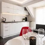 Szafir Lodge *
